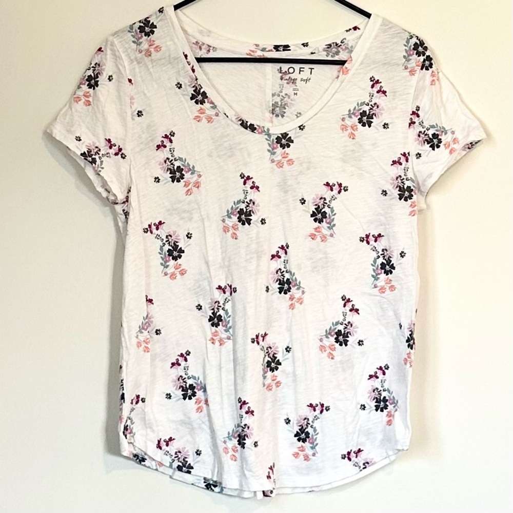 LOFT Vintage Soft White Tee with Pink and Purple Floral Design - Size: Medium